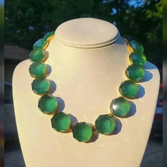 J.Crew gold tone green opaque faceted crystal stone collar necklace - Picture 5 of 17